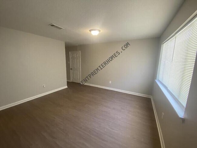 Photo - 3103 Hines Dr