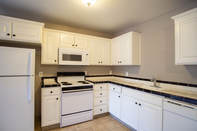 Photo - John's Landing 1 Bed Flat with D/W, W/D, Private Patio!! Unit 19