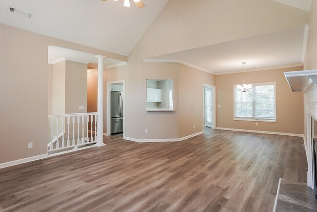 Photo - 70 Woodlake Dr