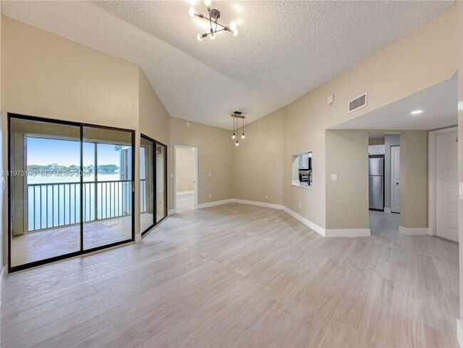 Photo - 929 Hamilton Dr Unit 929E