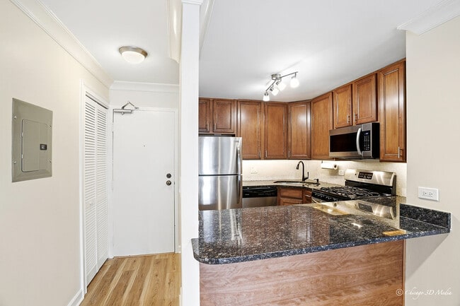 Photo - 3900 N Pine Grove Ave