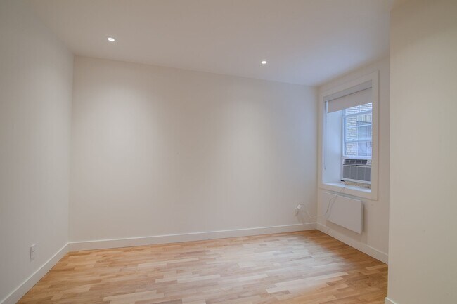 Photo - 2100 Rue du Fort Unit 112