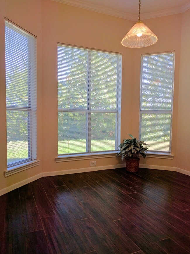Área de comedor - 6000 Shepherd Mountain Cove Unidad 1309