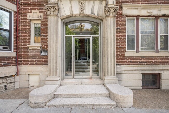 Photo - 109 Winchester St Unit 6