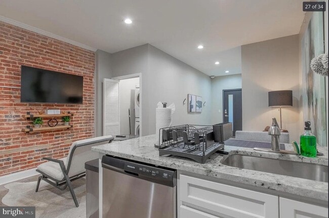 Photo - 3221 Noble St Unit 3