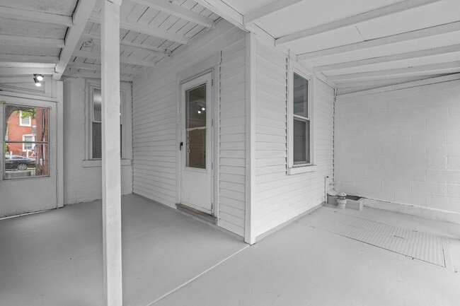 Photo - 560 King St
