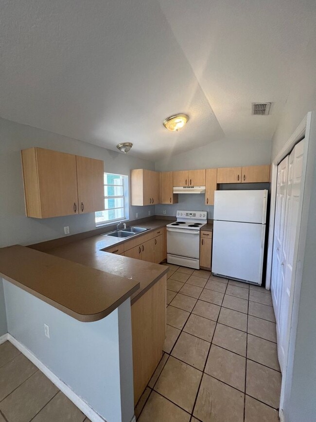 Photo - SPACIOUS 2BR/1BA Duplex, Vaulted Ceilings, More! NO APPLICATION FEE!