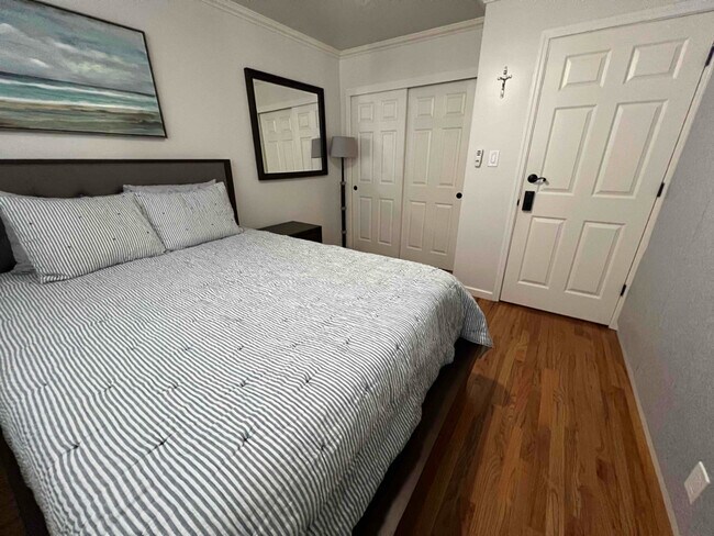 Photo - 5001 Whitney Ave