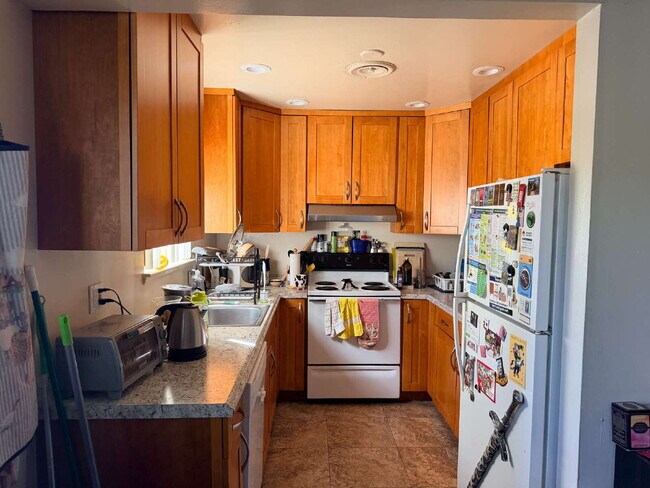 4 Bed / 3 Bath Duplex in Central Davis — Available Sept 1st