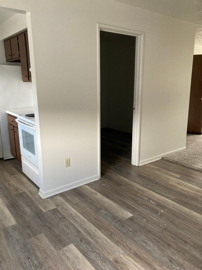 Photo - 554 Churchill Rd