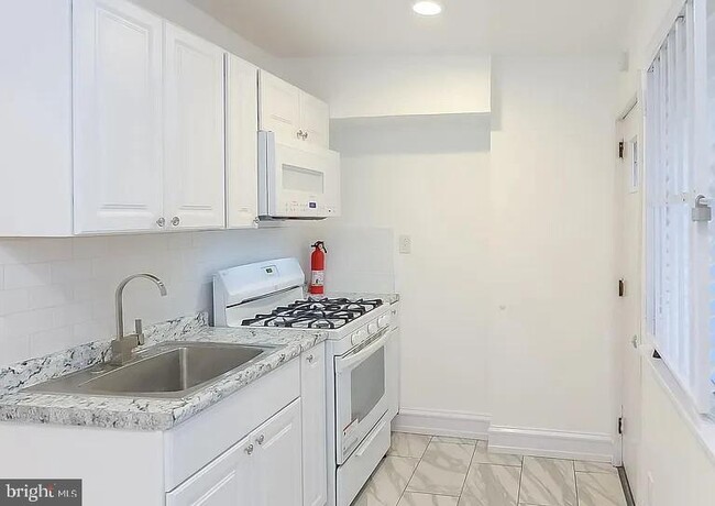 Photo - 2021 Dennie St