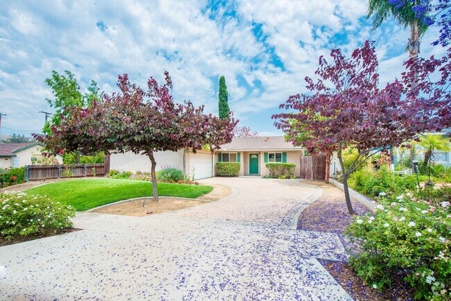 Building Photo - 3 Bedroom Single Family Home in the Brea-O...