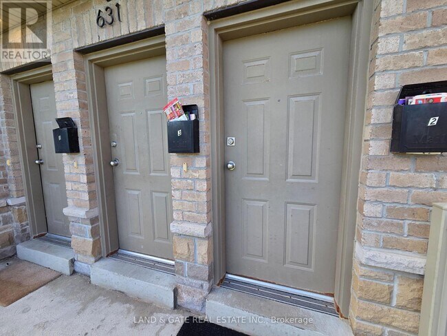 Photo - 631 Bloor St E Unit 2