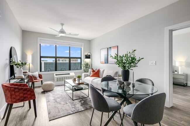 Photo - 32 Oakland Ave Unit # 913