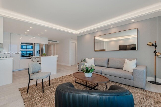 2301 Collins Ave Unit 739