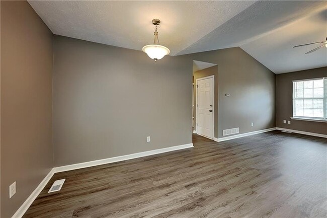 Photo - 209 Hale Haven Dr