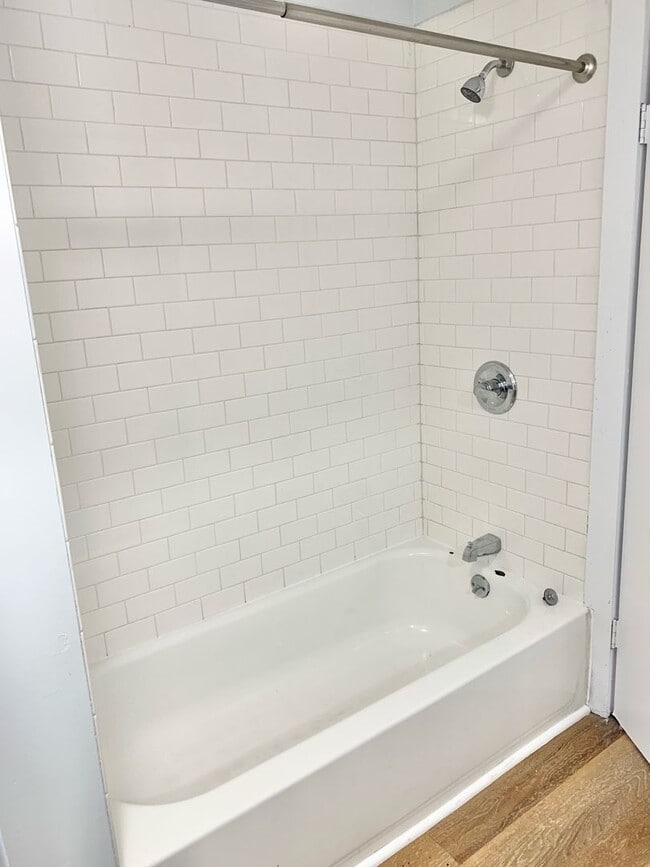 Building Photo - 3 Bedroom 1 Bath East Nashville Charmer fo... Rental