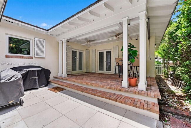 Photo - 1710 Segovia St
