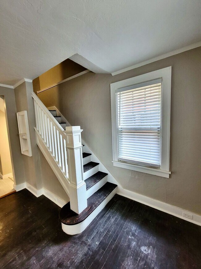 Photo - Spacious 3 Bedroom home in Brookline!