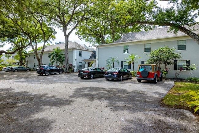 Photo - 5221 Bayshore Blvd Unit 11