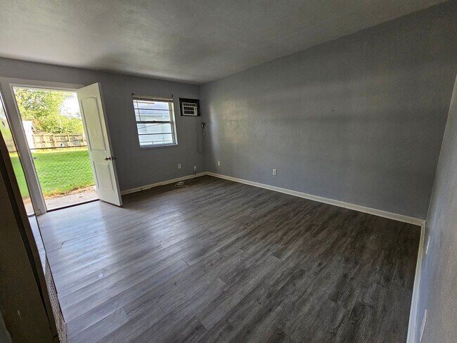 Photo - Hall Street Unidad #3