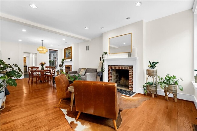 Photo - 656 Washington Blvd