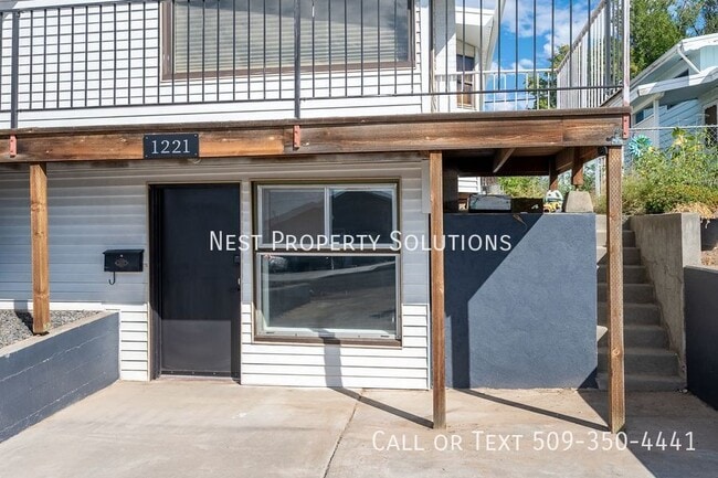 Building Photo - 1221 S Baker St Unit B