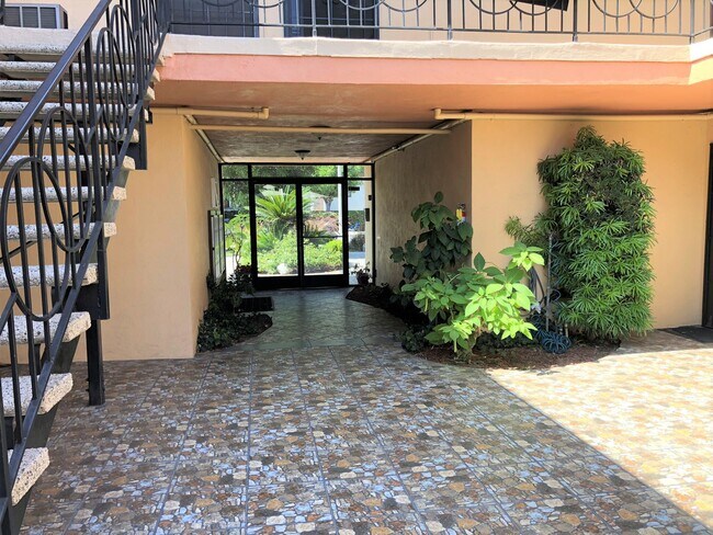 Photo - 526 E Windsor Rd