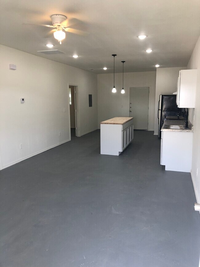Building Photo - 22432 Matins Ln Unit 22429 Rental