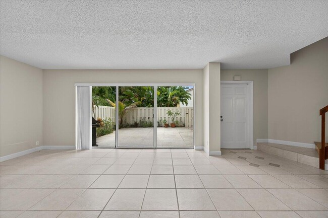 251 Seabreeze Cir