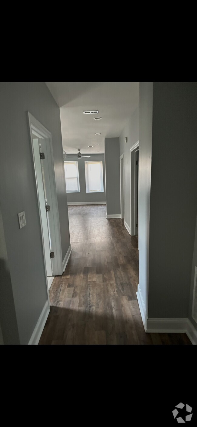 Building Photo - 10747 S Michigan Ave Unit Apartment B