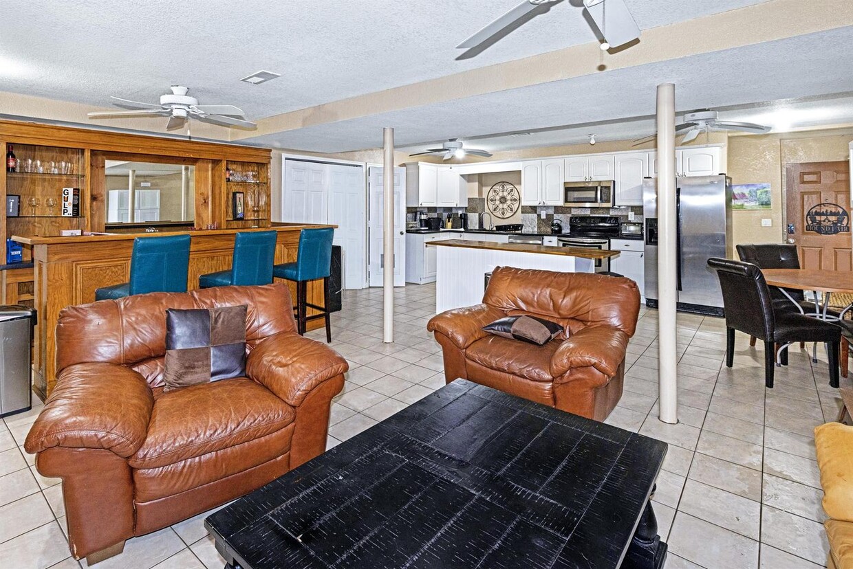 Photo - 728 Saybrook Cir NW