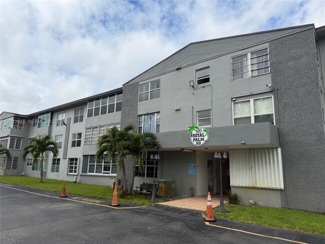 Building Photo - 120 Royal Palm Rd Unit 301