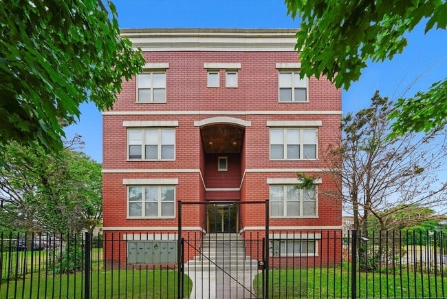 Building Photo - 6220 S Kenwood Ave Unit 2N