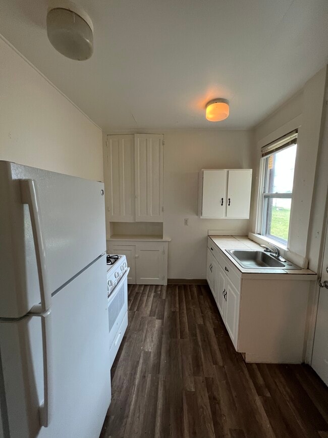 Kitchen - 904 Punta Gorda Ave Unit 2nd floor