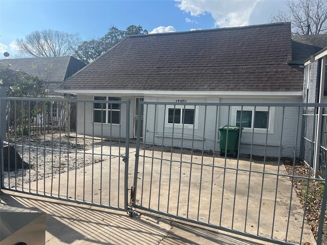 Building Photo - 12501 W Hardy Rd