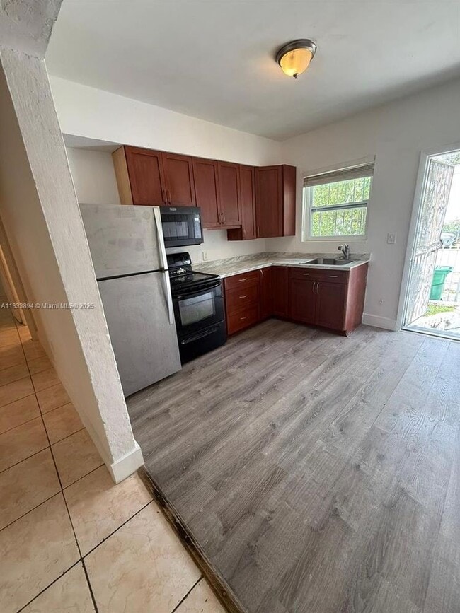 Building Photo - 6909 NW 2nd Ave Unit 3-3 Rental