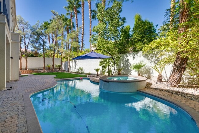 Photo - Luxury Summerlin Living in Gated Canyon Cr...