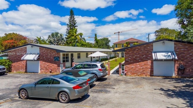 Building Photo - 2215 Jackson St Unit 3