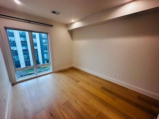 Photo - 1658 K St NE Unidad 1658 k street NE