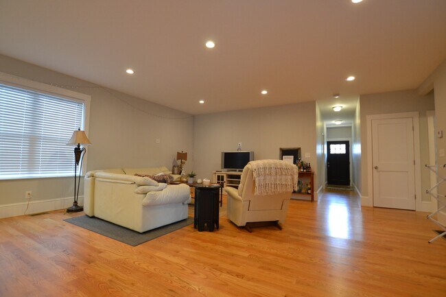 Photo - 134 Parsons St Unit 1