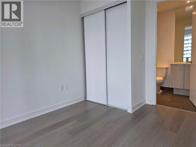 Photo - 448 Burnhamthorpe Rd W Unit 1306