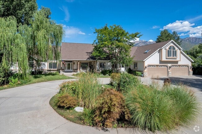 Building Photo - Immaculate Home for rent in gated cul-de-sac!