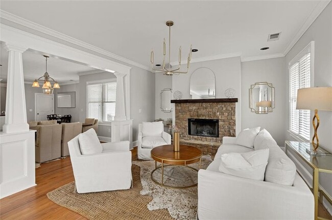 Photo - 372 Clifford Ave NE