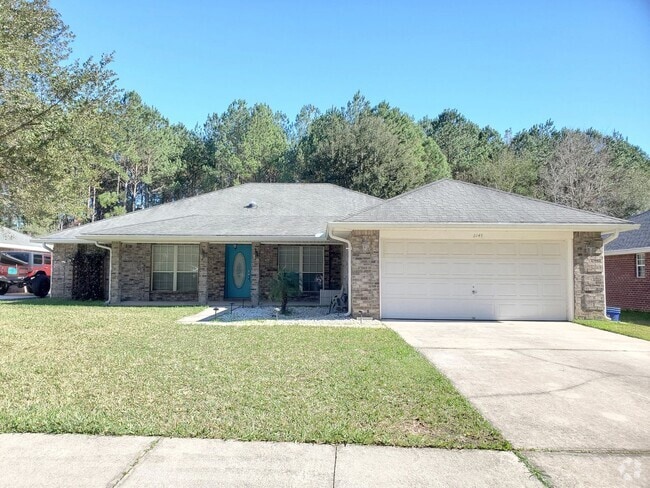 Building Photo - 4 Bedroom 2 Bath home located in heart of ...