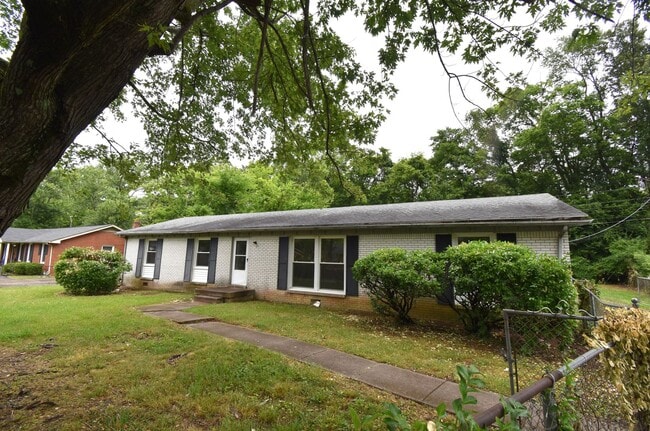 Building Photo - 3 Bedroom Home For Rent Near Post!