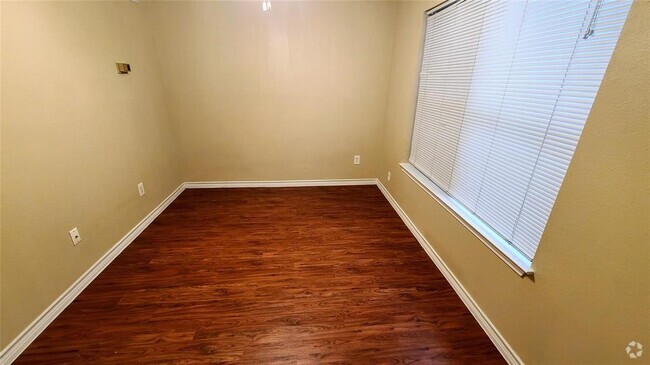 Building Photo - 1907 Robbins Pl Unit 102 Rental