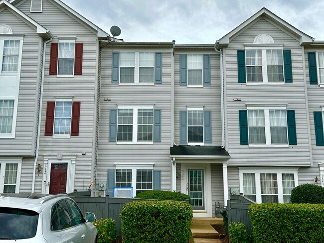 Great 3 level townhome in Wellington/Clove... - Great 3 level townhome in Wellington/Clove...