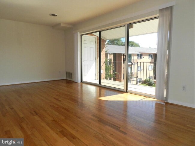 Building Photo - 1805 William St Unit 205