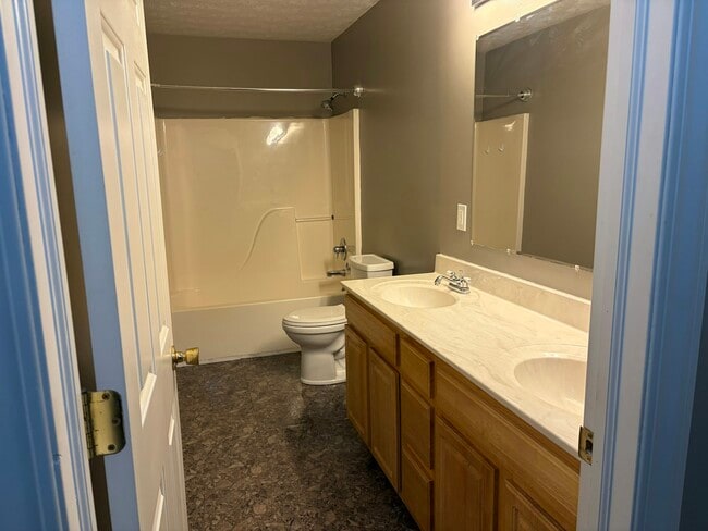 Building Photo - 117-119 Valley Forge Court, Unit 119